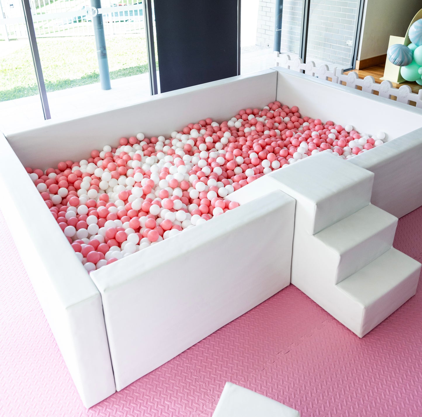 White Rectangle Ball Pit (3mx2m)